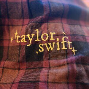 Taylor Swift Evermore Album Flannel Pajamas 3X - Red and Black  Gold Trim 3x